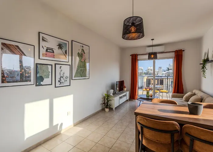 Avs Margarita Gardens 파포스